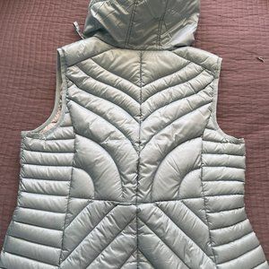 Bernardo down vest w/hood